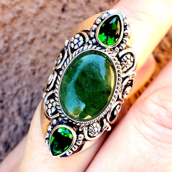 New Green Serpentine & Chrome Diopside Silver Statement Ring. - Picture 3 of 13